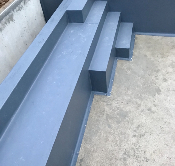 Piscine Étanchéité PVC Armé / liner renforcé Escalier avec volet