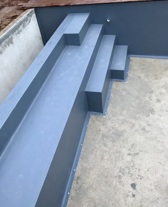 Piscine Étanchéité PVC Armé / liner renforcé Escalier avec volet