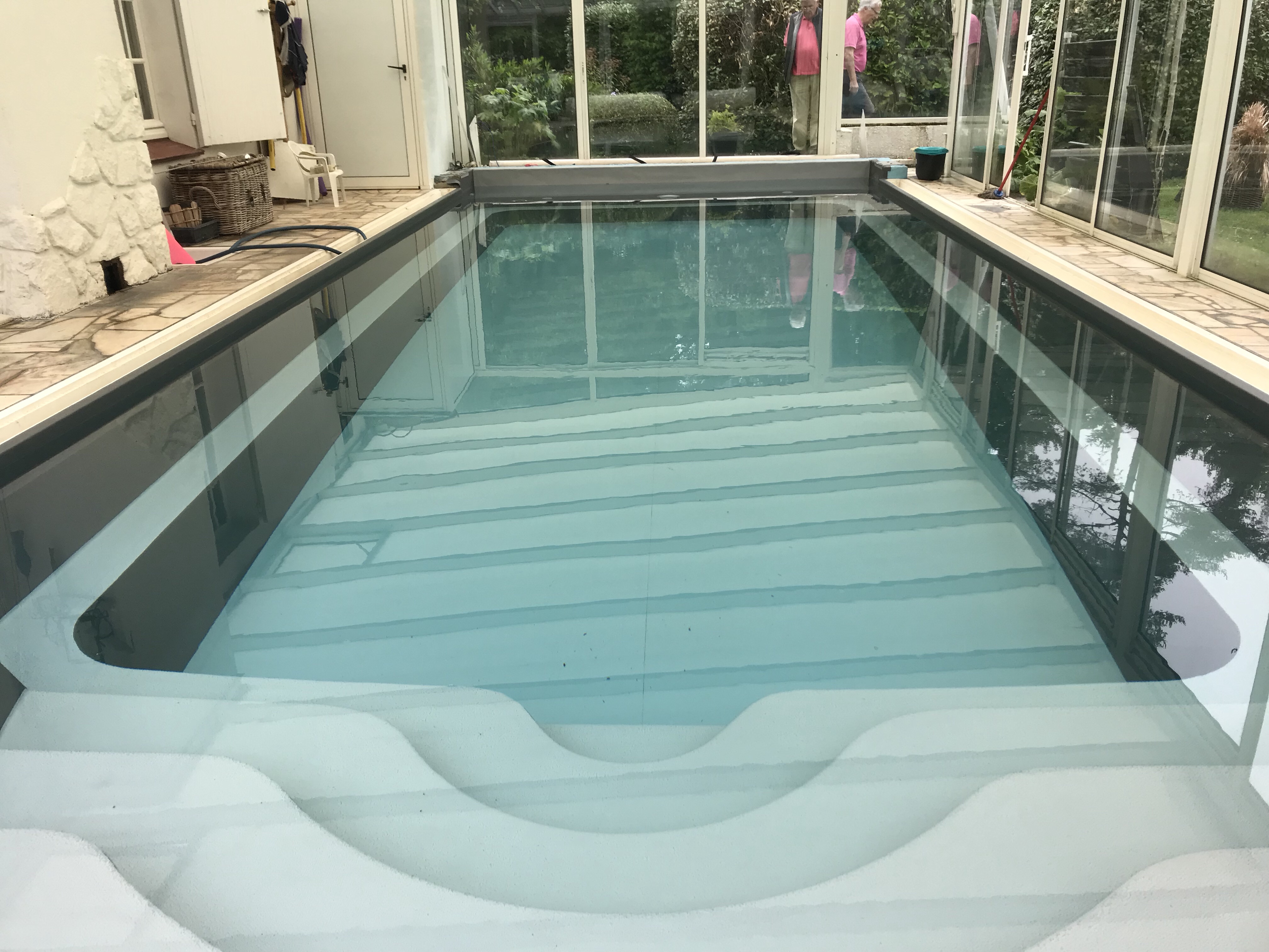 Rénovation piscine en PVC Armé Cuve en polyester de 25 ans avec escalier